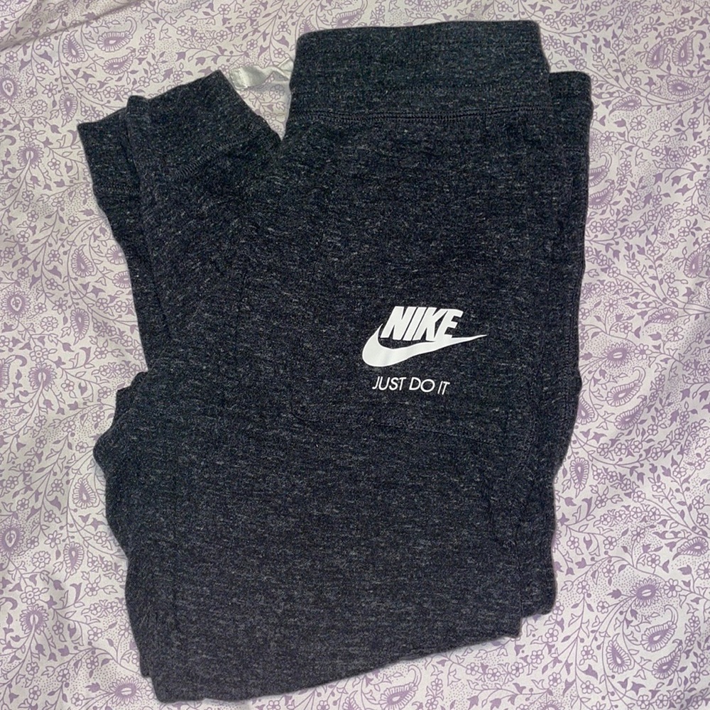 Nike Women's Sportswear Gym Vintage Capri Pants Size Medium